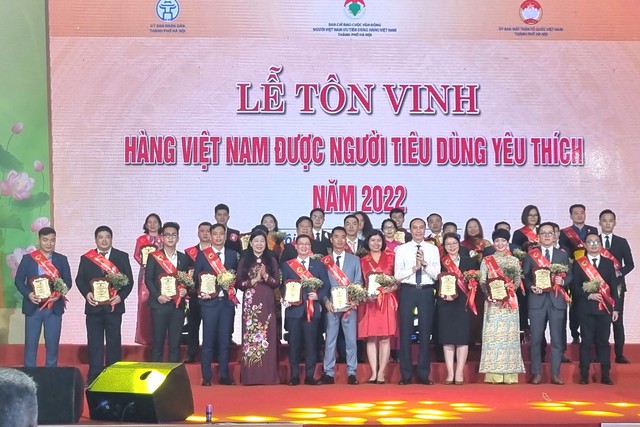Hà Nội: Tôn vinh 213 sản phẩm hàng Việt Nam được người tiêu dùng yêu thích - Ảnh 2.