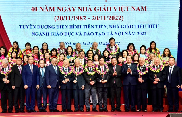 Tuyên dương các điển hình tiên tiến, nhà giáo mẫu mực của Thủ đô - Ảnh 2. Tuyên dương các điển hình tiên tiến, nhà giáo mẫu mực của Thủ đô - Ảnh 2.