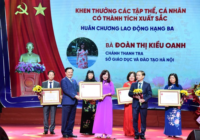 Tuyên dương các điển hình tiên tiến, nhà giáo mẫu mực của Thủ đô - Ảnh 1. Tuyên dương các điển hình tiên tiến, nhà giáo mẫu mực của Thủ đô - Ảnh 1.