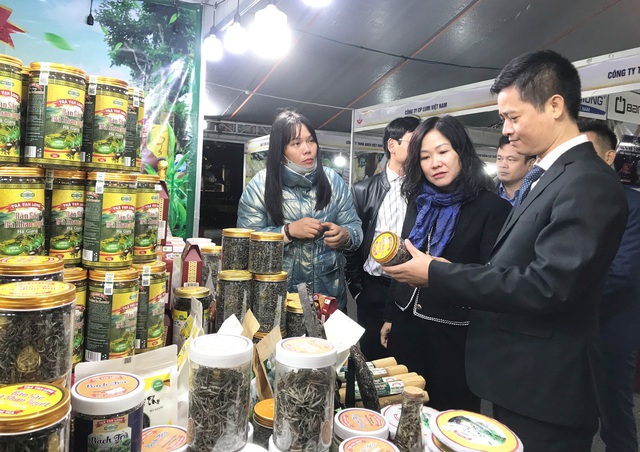 Khai mạc Hội chợ Hàng Việt Nam được người tiêu dùng yêu thích năm 2022 - Ảnh 2.