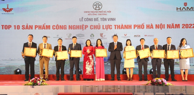 Tôn vinh 33 sản phẩm công nghiệp chủ lực TP. Hà Nội năm 2022 - Ảnh 1.