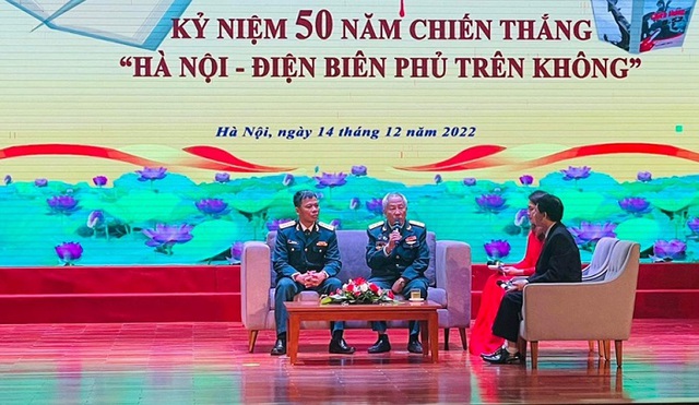 Trưng bày sách, báo ''Vang mãi bản hùng ca Hà Nội - Điện Biên Phủ trên không'' - Ảnh 2.