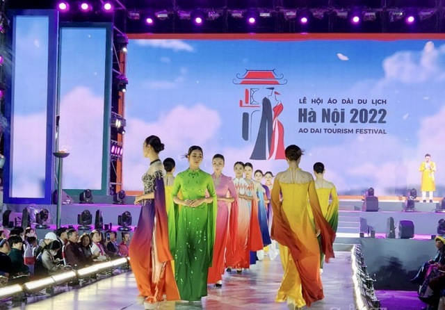 Lễ hội áo dài du lịch Hà Nội 2022 qua cảm nhận của du khách - Ảnh 1.