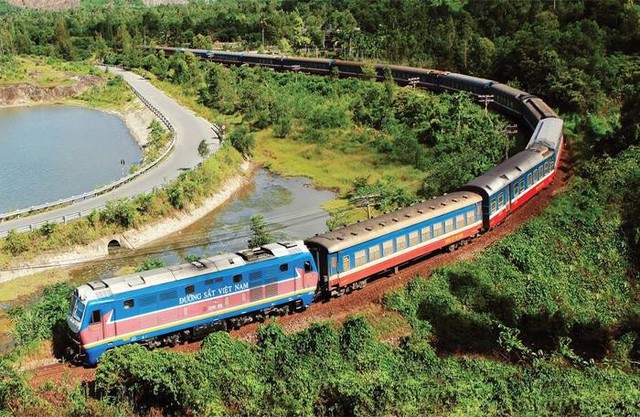 Chạy thêm nhiều chuyến tàu khách Sài Gòn - Hà Nội dịp Tết 2023 - Ảnh 1. Chạy thêm nhiều chuyến tàu khách Sài Gòn - Hà Nội dịp Tết 2023 - Ảnh 1.