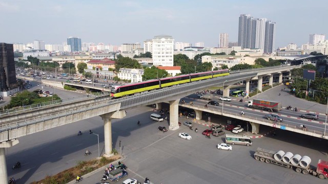 Tuyến metro Nhổn-Ga Hà Nội: Hiệu suất đạt 100% trong ngày đầu tiên - Ảnh 1.