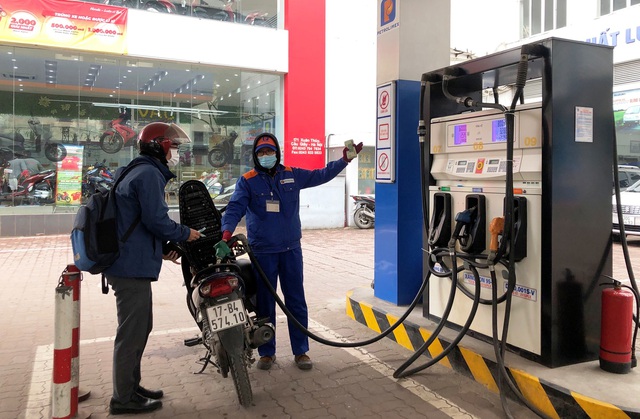 Hà Nội: Các cửa hàng xăng dầu vẫn hoạt động bình thường - Ảnh 2.