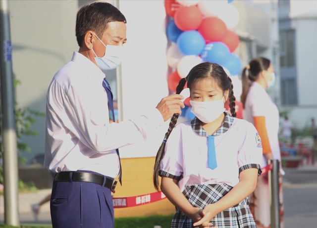 Hà Nội: Điều chỉnh thời gian đến trường của học sinh từ lớp 1 đến lớp 6 thuộc 12 quận - Ảnh 1. Hà Nội: Điều chỉnh thời gian đến trường của học sinh từ lớp 1 đến lớp 6 thuộc 12 quận - Ảnh 1.