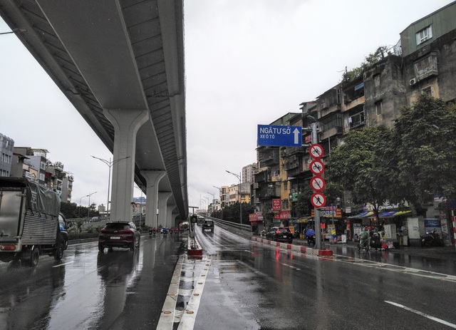 Người dân Hà Nội trong co ro trong cái lạnh 8 độ C - Ảnh 2. Người dân Hà Nội trong co ro trong cái lạnh 8 độ C - Ảnh 2.