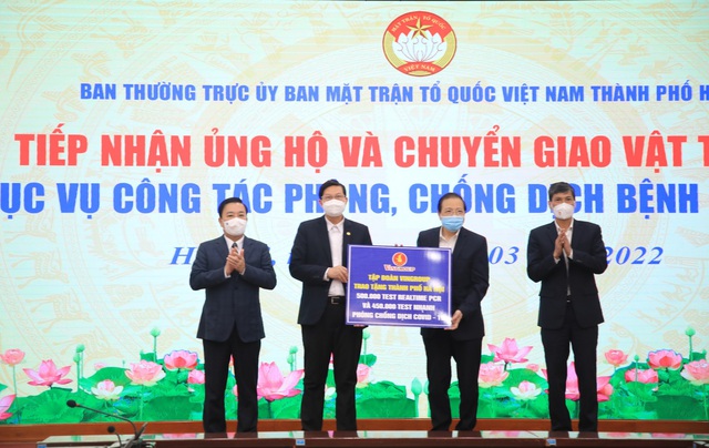 Hà Nội: Tiếp nhận ủng hộ vật tư y tế giá trị hơn 80 tỷ đồng - Ảnh 2.