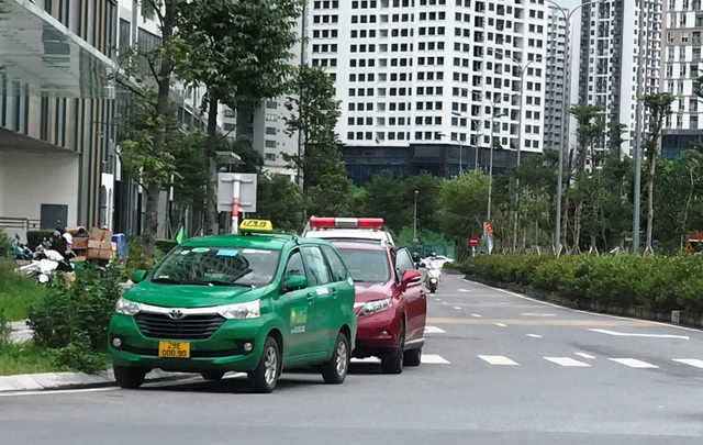 Xăng dầu tăng cao, vận tải ‘khó chồng khó’ - Ảnh 1.