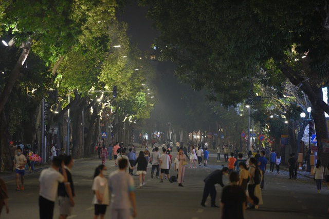 Hơn 40 nghìn lượt khách tham gia các tuyến phố đi bộ quận Hoàn Kiếm - Ảnh 2.