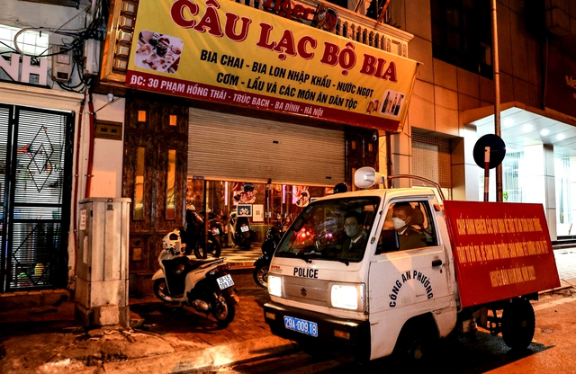 Kiểm tra quán karaoke hoạt động núp bóng CLB bia - Ảnh 1. Kiểm tra quán karaoke hoạt động núp bóng CLB bia - Ảnh 1.