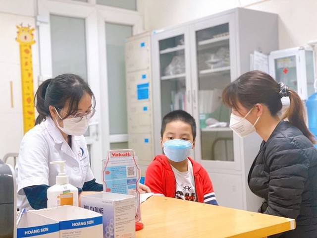 Hà Nội nhận 72.700 liều vaccine Moderna tiêm cho trẻ từ 5-11 tuổi - Ảnh 1.