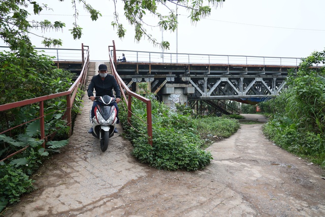 Nhịp sống đối lập ở bãi sông Hồng ngay sát trung tâm Hà Nội - Ảnh 6.