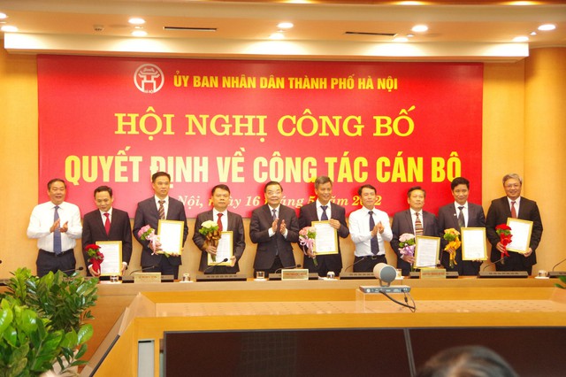 Hà Nội bổ nhiệm 14 cán bộ thuộc 2 Ban quản lý dự án - Ảnh 2.