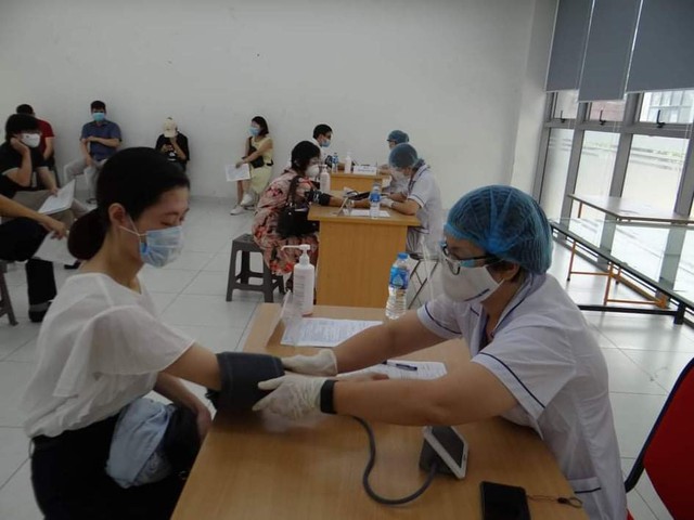 Trong 24h, Hà Nội ghi nhận 370 ca mắc COVID-19 - Ảnh 1.