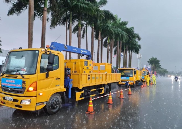 Hà Nội công bố đường dây nóng về ngập úng trong mùa mưa - Ảnh 3.