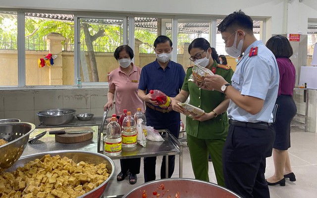 Đẩy mạnh xử lý vi phạm an toàn thực phẩm - Ảnh 1.