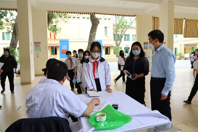 Ngày 5/5, số ca mắc COVID-19 tại Hà Nội tiếp tục giảm - Ảnh 1.