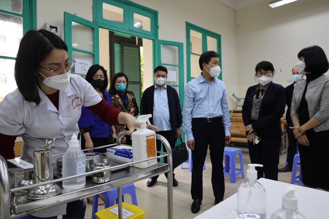Ngày 9/5, số ca mắc COVID-19 tại Hà Nội tiếp tục giảm với 601 ca - Ảnh 1.