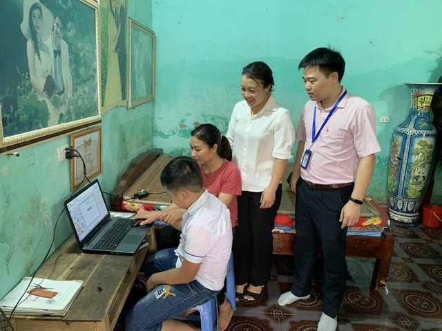 Hỗ trợ học sinh khó khăn mua máy tính tại huyện vùng xa  - Ảnh 3.