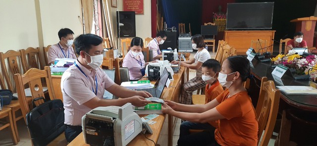 Hỗ trợ học sinh khó khăn mua máy tính tại huyện vùng xa  - Ảnh 1.
