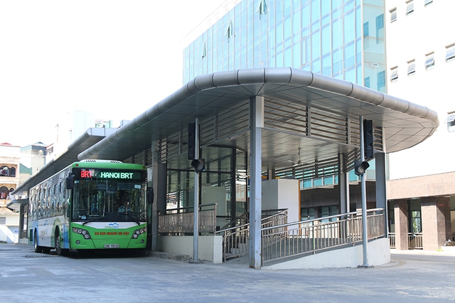 Đề xuất cho thêm phương tiện đi chung làn với xe buýt BRT 01 - Ảnh 1.