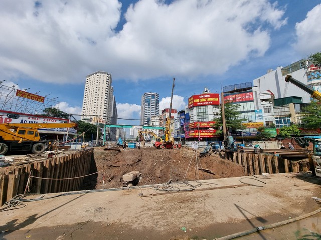 Hầm chui Lê Văn Lương dự kiến thông xe vào tháng 10/2022 - Ảnh 1.