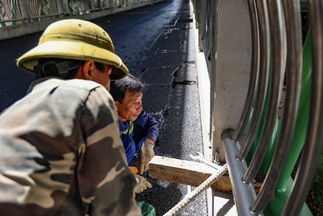 Ngắm cầu vòm sắt đầu tiên của Hà Nội vượt hồ Linh Đàm trước ngày thông xe - Ảnh 6.