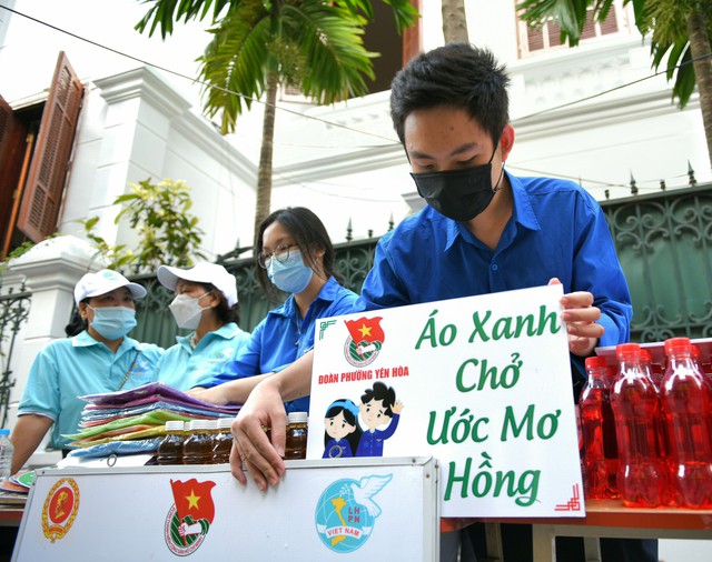Tiếp sức mùa thi-Dấu ấn màu áo xanh tình nguyện - Ảnh 1.