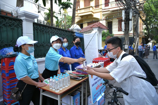 Tiếp sức mùa thi-Dấu ấn màu áo xanh tình nguyện - Ảnh 7.
