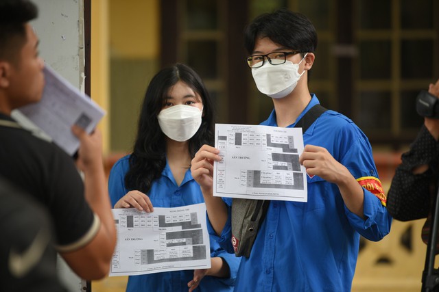 Tiếp sức mùa thi-Dấu ấn màu áo xanh tình nguyện - Ảnh 4.