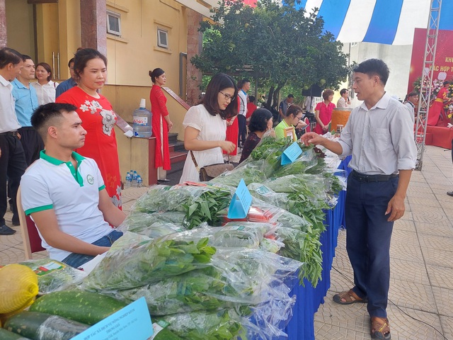 Khai trương giới thiệu sản phẩm nông sản chất lượng các HTX Hà Nội - Ảnh 2.