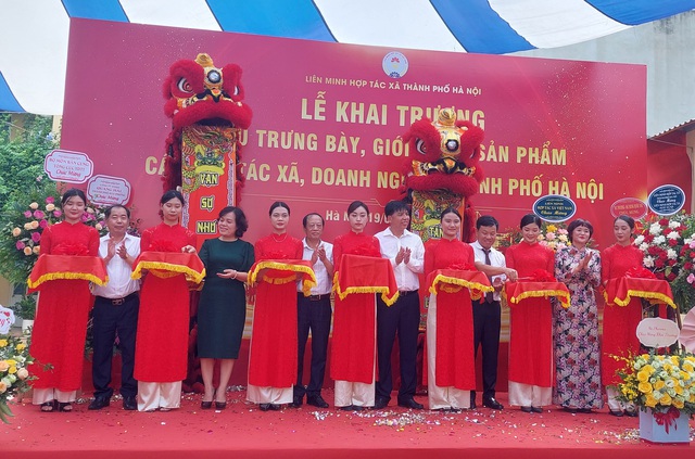 Khai trương giới thiệu sản phẩm nông sản chất lượng các HTX Hà Nội - Ảnh 1.