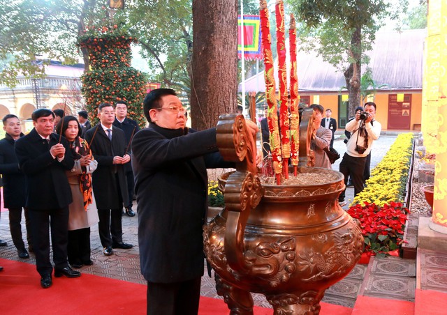 Hoàng thành Thăng Long tổ chức lễ dâng hương khai Xuân - Ảnh 2.