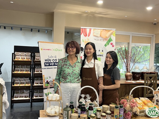 Thực phẩm hữu cơ Italia đến với người tiêu dùng thủ đô - Ảnh 2. Thực phẩm hữu cơ Italia đến với người tiêu dùng thủ đô - Ảnh 2.