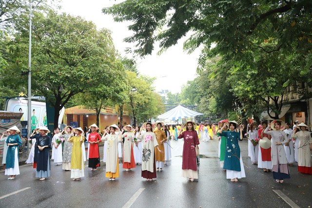 Lễ hội áo dài Hà Nội thu hút 60 nghìn lượt khách - Ảnh 5.