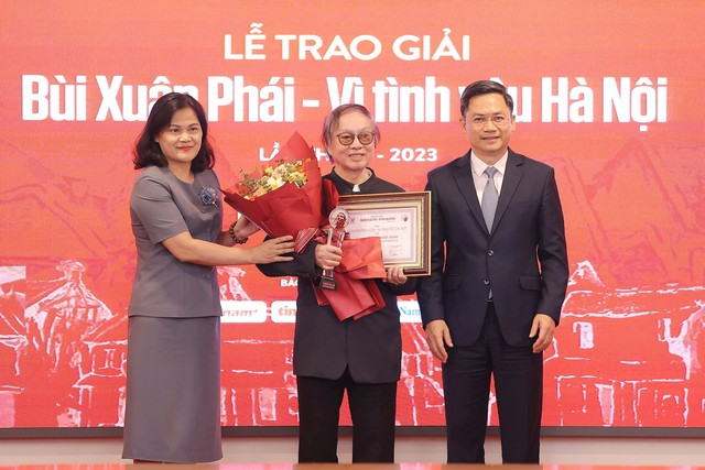 Đạo diễn Đặng Nhật Minh được trao Giải thưởng Lớn - Vì tình yêu Hà Nội - Ảnh 1.