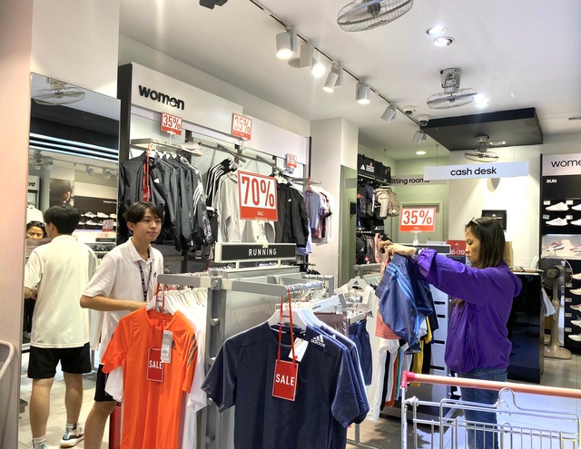 Tiềm năng phát triển kinh tế đêm từ ‘HaNoi Midnight Sale’- Ảnh 1. Tiềm năng phát triển kinh tế đêm từ ‘HaNoi Midnight Sale’- Ảnh 1.