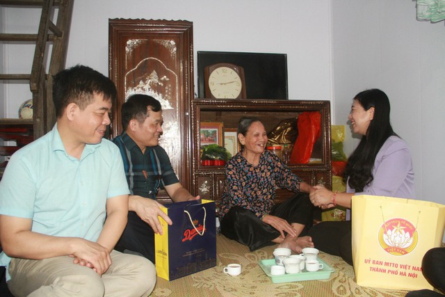 Bài 2: Lấy người dân làm trung tâm phục vụ- Ảnh 2. Bài 2: Lấy người dân làm trung tâm phục vụ- Ảnh 2.