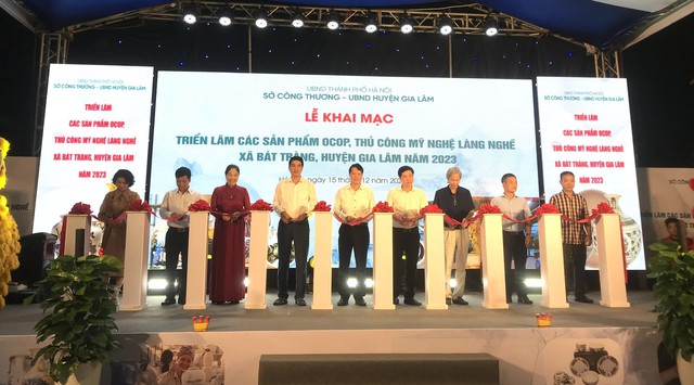 Hà Nội: Khai mạc Triển lãm các sản phẩm thủ công mỹ nghệ, làng nghề Bát Tràng năm 2023- Ảnh 1.