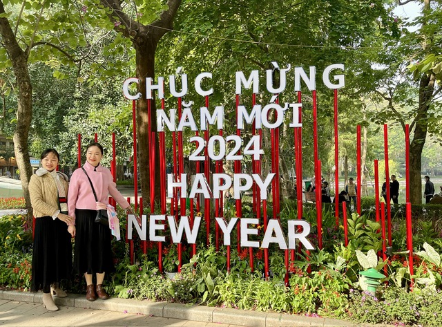 Người dân Thủ đô hân hoan chào năm mới