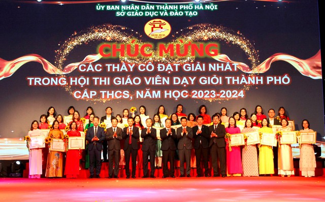 Hà Nội trao thưởng giáo viên dạy giỏi cấp thành phố- Ảnh 1.