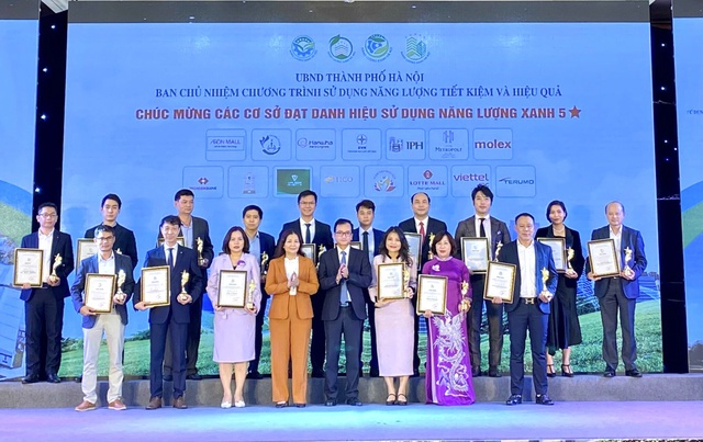 Hà Nội vinh danh 66 cơ sở đạt danh hiệu sử dụng năng lượng xanh năm 2023- Ảnh 1.
