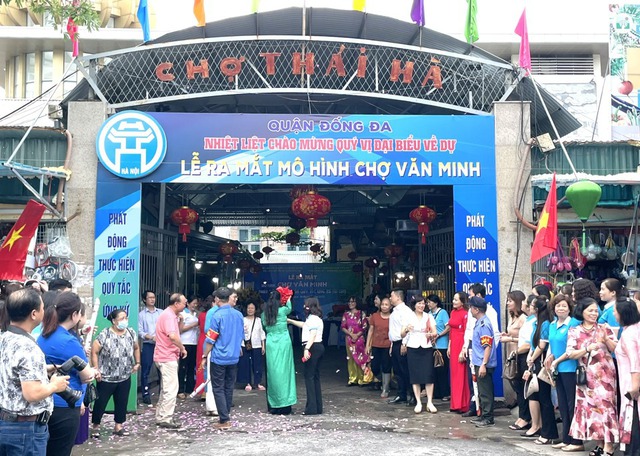 Định hình chuẩn mực văn hóa ứng xử người Hà Nội- Ảnh 1. Định hình chuẩn mực văn hóa ứng xử người Hà Nội- Ảnh 1.