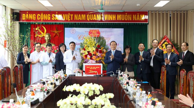 Chăm sóc tốt nhất sức khoẻ cho nhân dân - Ảnh 1. Chăm sóc tốt nhất sức khoẻ cho nhân dân - Ảnh 1.