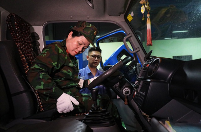 9 trung tâm đăng kiểm tại Hà Nội được hỗ trợ kiểm định viên quân sự - Ảnh 1.
