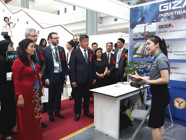 Khai mạc Hội chợ triển lãm Quốc tế lĩnh vực công nghiệp hàng không tại Hà Nội - Ảnh 2.