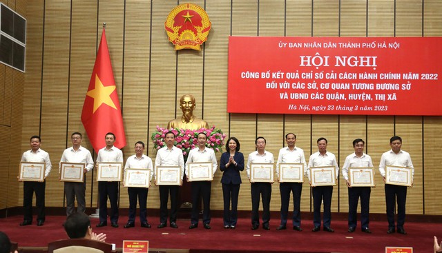 Sở LĐ-TB&XH và quận Hoàn Kiếm đứng đầu về chỉ số CCHC - Ảnh 2.