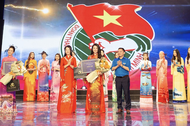 Di sản tái hiện với những bộ áo dài 'Việt Nam gấm hoa' - Ảnh 2.